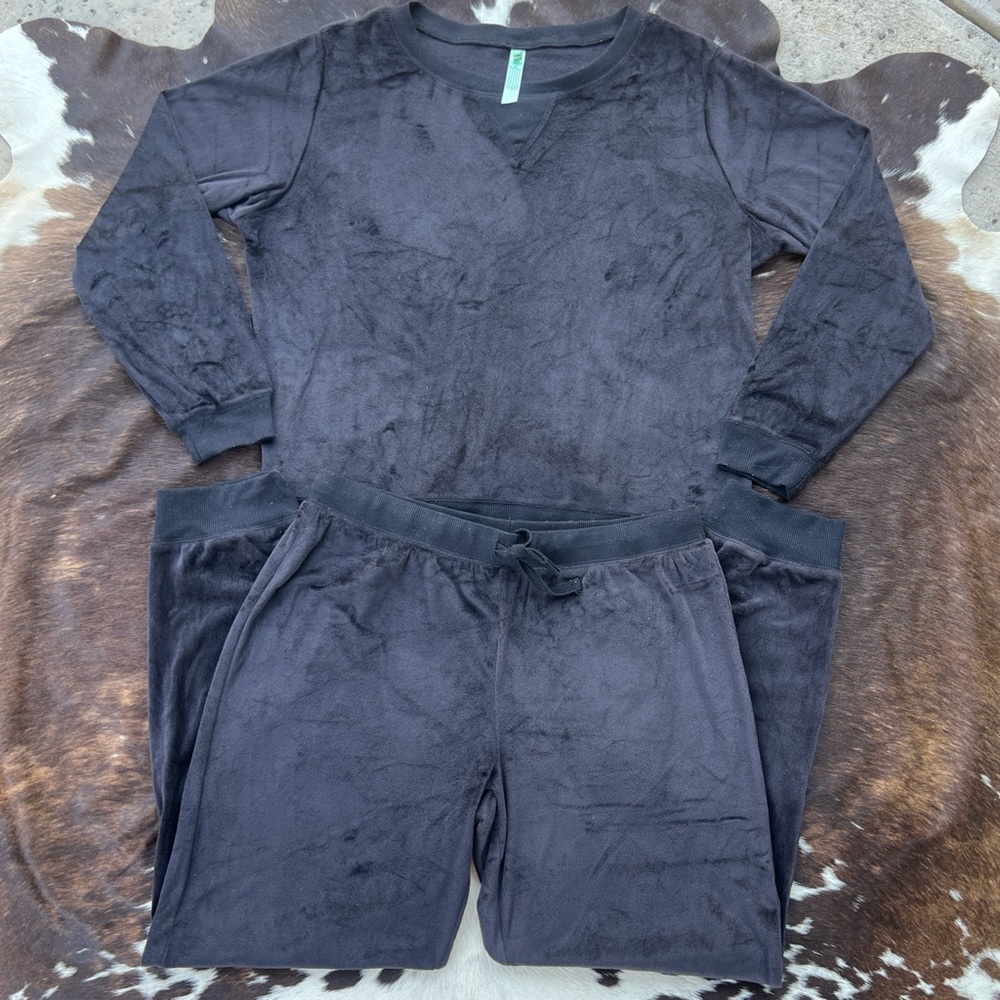 Honeydew black velour 2-piece pajama lounge set